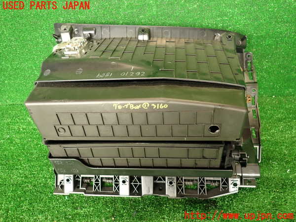 2UPJ-31607516]キャデラック・SRX クロスオーバー(T166C-)グローブボックス1 中古_m0004.jpg