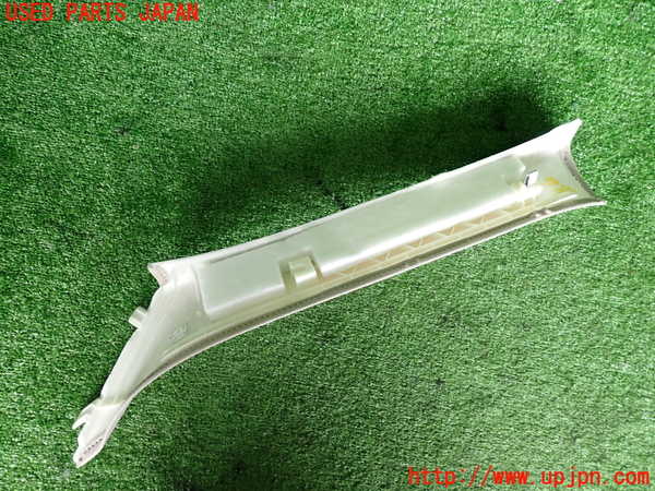2UPJ-31637655]BMW 320d(3D20)右フロントピラートリム 中古 (F30)_m0002.jpg