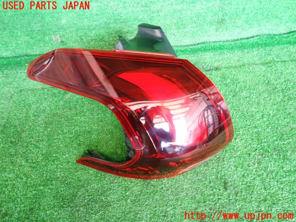 2UPJ-31641536]プジョー・2008(A94HN01)左テールランプ 中古_m0001.jpg