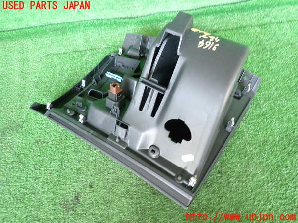 2UPJ-31647516]プジョー・2008(A94HN01)グローブボックス1 中古_m0002.jpg