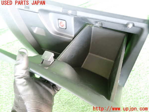 2UPJ-31647516]プジョー・2008(A94HN01)グローブボックス1 中古_m0003.jpg