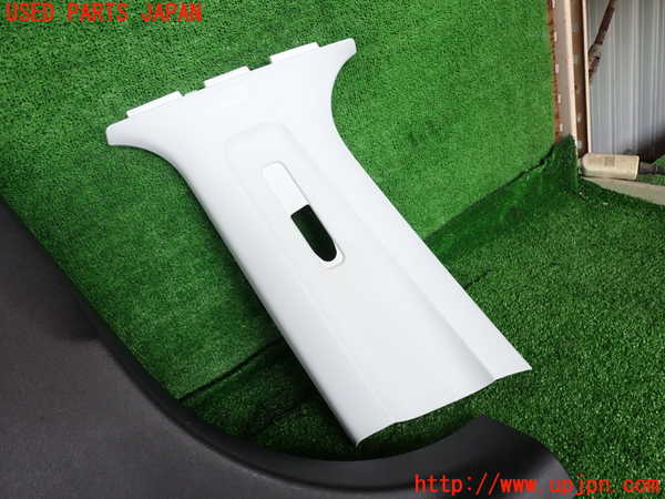 2UPJ-31647670]プジョー・2008(A94HN01)左センターピラートリム 中古_m0002.jpg