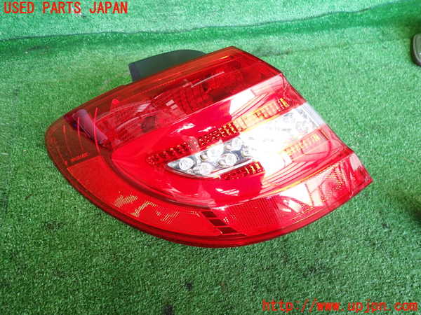 2UPJ-31661536]ベンツ B180(246242)(246)左テールランプ 中古_m0001.jpg