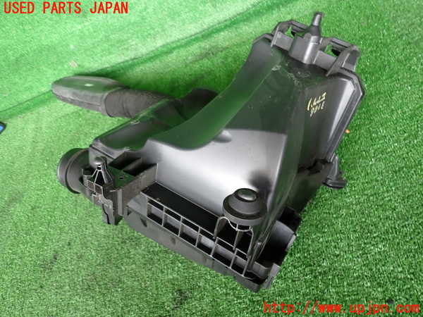 2UPJ-31662560]ベンツ B180(246242)(246)エアクリーナーボックス 中古_m0003.jpg
