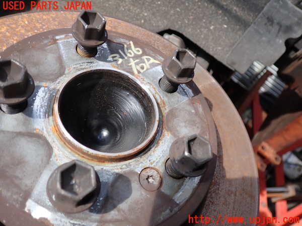 2UPJ-31664300]ベンツ B180(246242)(246)右リアナックルハブ 中古_m0002.jpg