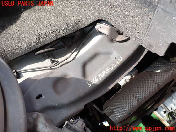 2UPJ-31665325]ベンツ B180(246242)(246)右リアテンションロッド 中古_m0001.jpg
