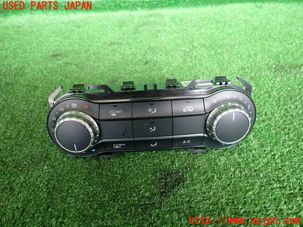 2UPJ-31666066]ベンツ B180(246242)(246)エアコンスイッチ1 中古_m0001.jpg