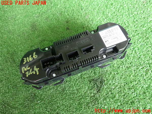2UPJ-31666066]ベンツ B180(246242)(246)エアコンスイッチ1 中古_m0002.jpg