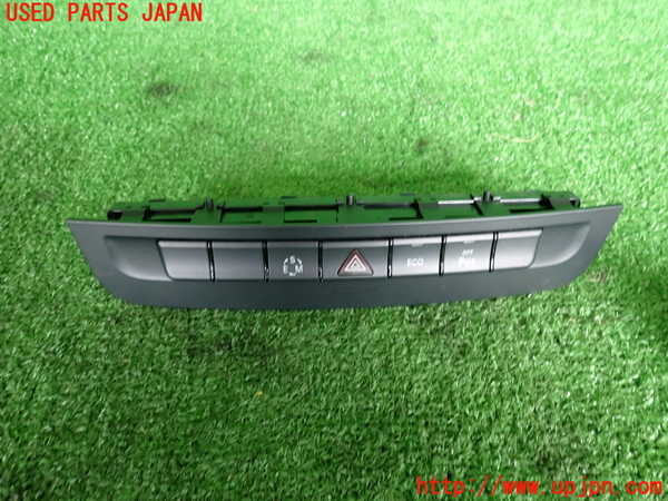 2UPJ-31666308]ベンツ B180(246242)(246)スイッチ3 (ハザード、ECO、ソナーOFF他) 中古_m0001.jpg