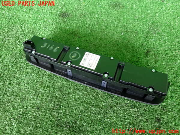 2UPJ-31666308]ベンツ B180(246242)(246)スイッチ3 (ハザード、ECO、ソナーOFF他) 中古_m0002.jpg