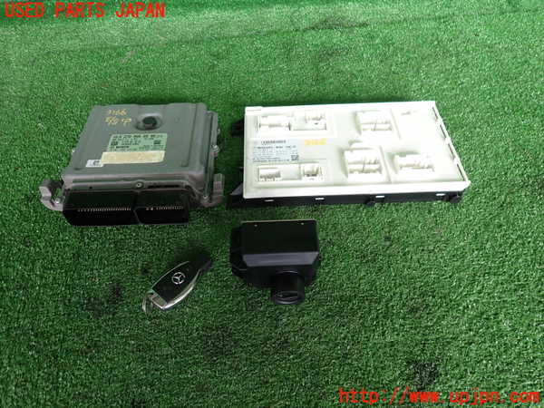 2UPJ-31666110]ベンツ B180(246242)(246)エンジンコンピューター 中古_m0001.jpg