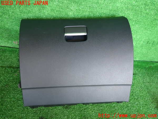 2UPJ-31667516]ベンツ B180(246242)(246)グローブボックス1 中古_m0001.jpg