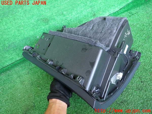 2UPJ-31667516]ベンツ B180(246242)(246)グローブボックス1 中古_m0002.jpg