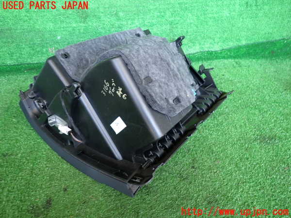 2UPJ-31667516]ベンツ B180(246242)(246)グローブボックス1 中古_m0004.jpg