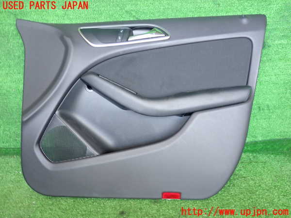 2UPJ-31661234]ベンツ B180(246242)(246)右前ドア内張り 中古_m0001.jpg