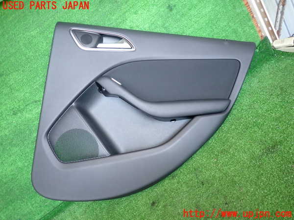 2UPJ-31661294]ベンツ B180(246242)(246)右後ドア内張り 中古_m0001.jpg