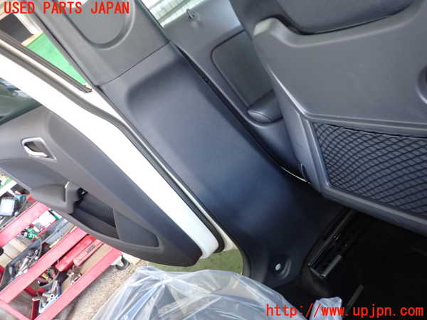 2UPJ-31667670]ベンツ B180(246242)(246)左センターピラートリム 中古_m0003.jpg