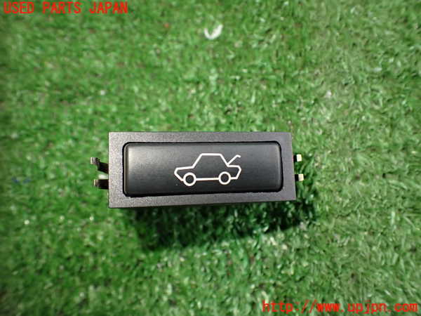 2UPJ-31676306]BMW 320i(AV22)スイッチ1 (トランクオープナー) 中古  E46_m0001.jpg