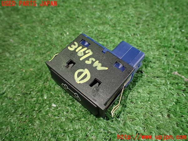 2UPJ-31676306]BMW 320i(AV22)スイッチ1 (トランクオープナー) 中古  E46_m0002.jpg