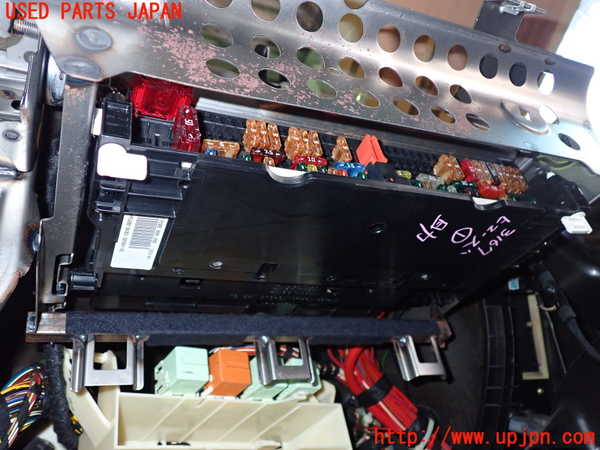 2UPJ-31676741]BMW 320i(AV22)ヒューズボックス1 中古  E46_m0001.jpg