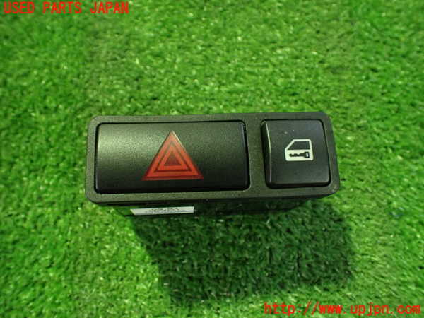 2UPJ-31676290]BMW 320i(AV22)ハザードスイッチ 中古  E46_m0001.jpg
