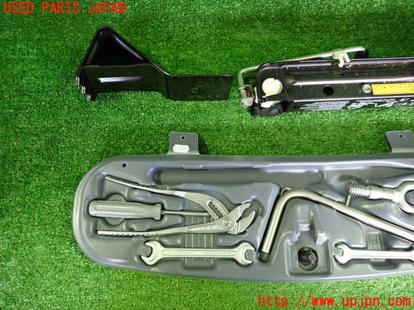 2UPJ-31677805]BMW 320i(AV22)車載工具 中古  E46_m0002.jpg