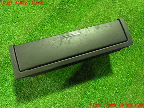 2UPJ-31677841]BMW 320i(AV22)小物入れ1 中古  E46_m0001.jpg