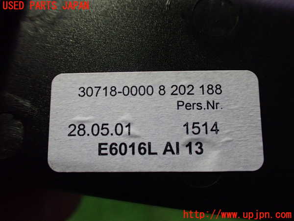 2UPJ-31677841]BMW 320i(AV22)小物入れ1 中古  E46_m0004.jpg