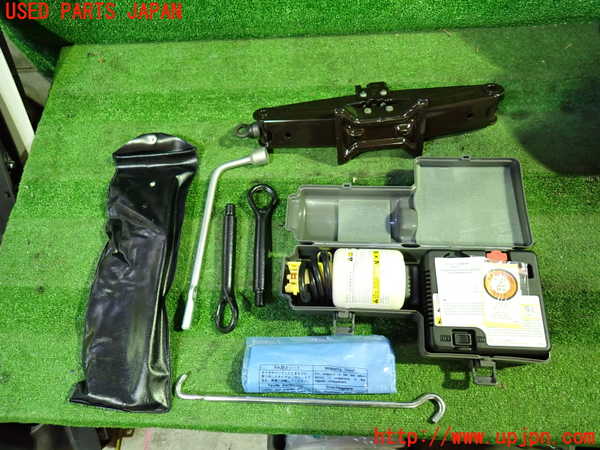 1UPJ-31697805]ヴェルファイアハイブリッド(AYH30W)車載工具 中古_m0001.jpg