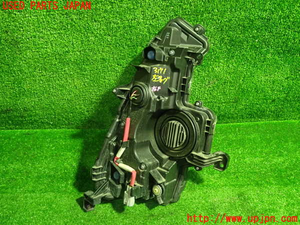1UPJ-31711182]プリウスPHV(ZVW52)左フォグ 中古_m0003.jpg
