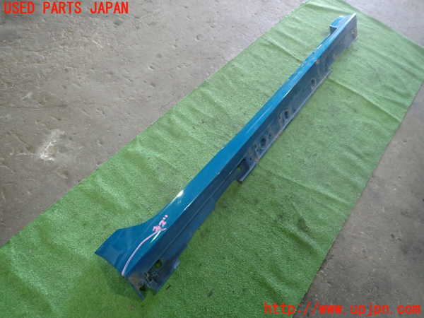 1UPJ-31711390]プリウスPHV(ZVW52)右サイドステップ 中古_m0002.jpg