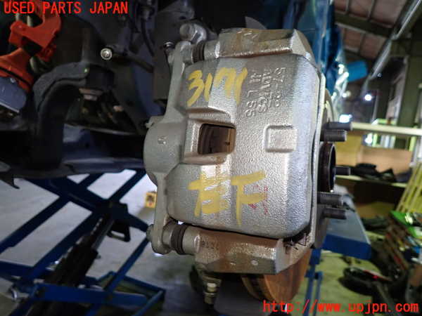 5UPJ-31714085]プリウスPHV(ZVW52)左フロントキャリパー 中古_m0001.jpg