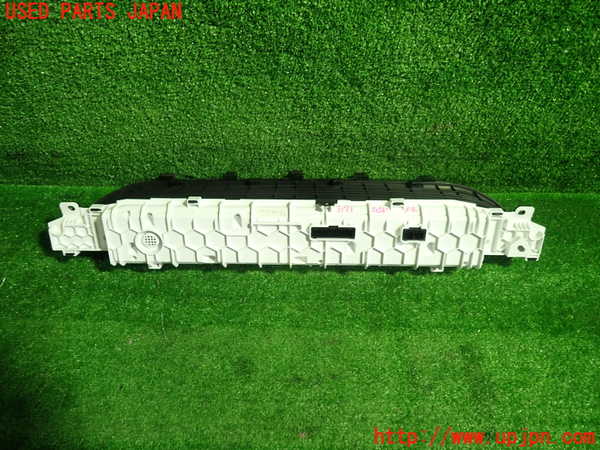 5UPJ-31716170]プリウスPHV(ZVW52)スピードメーター 中古_m0002.jpg