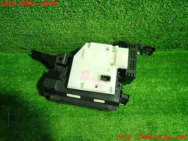 5UPJ-31716239]プリウスPHV(ZVW52)メーター・その他 中古_m0002.jpg