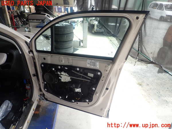 1UPJ-31721230]フィアット・500X(33414)右前ドア 中古 AGC M19 43R-007951_m0003.jpg