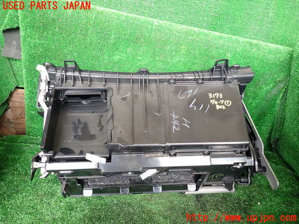 1UPJ-31737516]レクサス・LS600hL(UVF46)グローブボックス1 中古_m0004.jpg