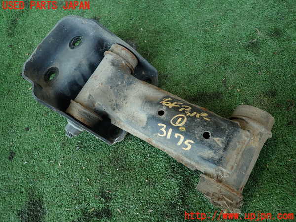 2UPJ-31755126]フェアレディZ(GCZ32)右フロントアッパーアーム1 中古_m0001.jpg