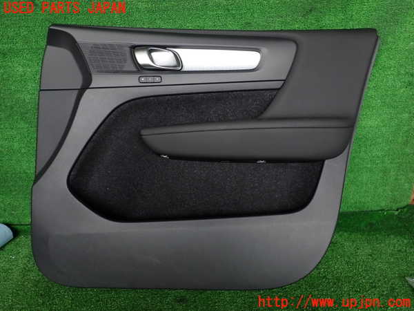 2UPJ-31771234]ボルボ・XC40(XB420TXCM)右前ドア内張り 中古_m0001.jpg