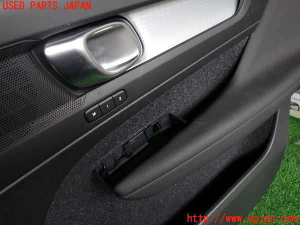 2UPJ-31771234]ボルボ・XC40(XB420TXCM)右前ドア内張り 中古_m0002.jpg