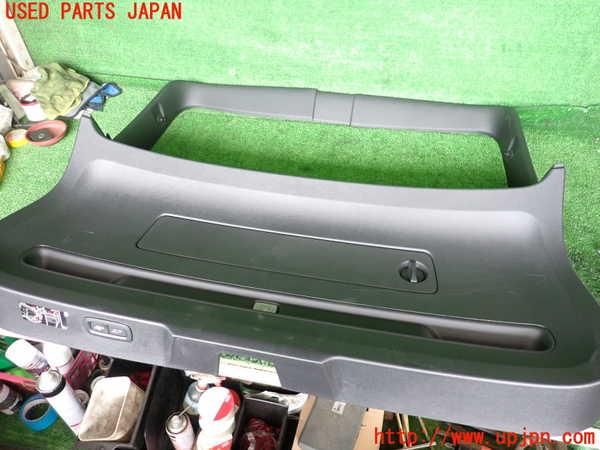 2UPJ-31771578]ボルボ・XC40(XB420TXCM)バックドア内張り 中古_m0001.jpg