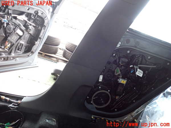 2UPJ-31777665]ボルボ・XC40(XB420TXCM)右センターピラートリム 中古_m0003.jpg