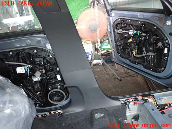 2UPJ-31777670]ボルボ・XC40(XB420TXCM)左センターピラートリム 中古_m0003.jpg