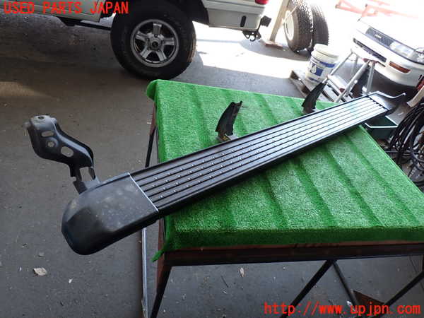 2UPJ-31781392]ランクル100系(UZJ100W)左サイドステップ 中古_m0001.jpg