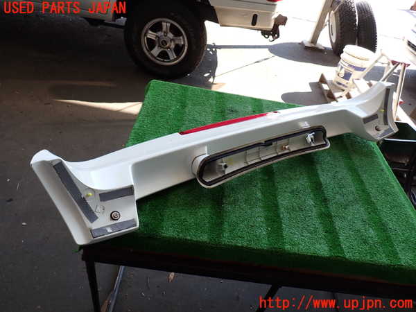 2UPJ-31781520]ランクル100系(UZJ100W)リアスポイラー 中古_m0003.jpg