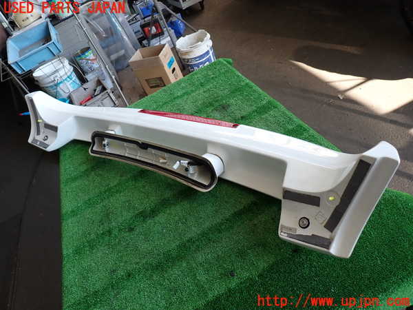 2UPJ-31781520]ランクル100系(UZJ100W)リアスポイラー 中古_m0004.jpg