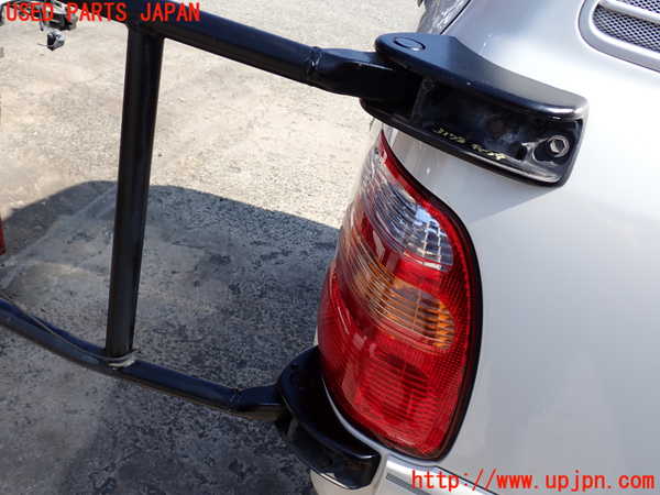 2UPJ-31781700]ランクル100系(UZJ100W)スペアタイヤキャリア 中古_m0002.jpg