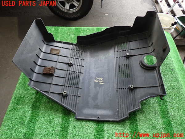 5UPJ-31782160]ランクル100系(UZJ100W)エンジンアッパーカバー 中古_m0004.jpg