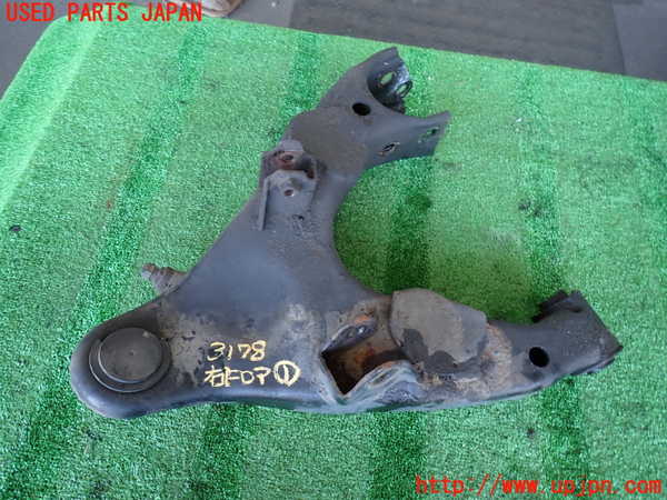 2UPJ-31785176]ランクル100系(UZJ100W)右フロントロアアーム1 中古_m0001.jpg