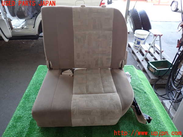 2UPJ-31787265]ランクル100系(UZJ100W)左3列目シート 中古_m0001.jpg