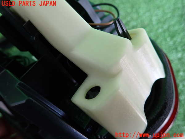 2UPJ-31791552]BMW 320i(8A20)左リアフィニッシャー 中古 (F30)_m0003.jpg